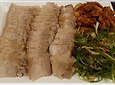 야들야들 부드러운 보쌈 하나 싸 드실래요...?