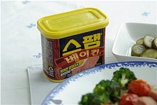 마늘밥위에 올린 스팸케밥(SPAM Kabob)