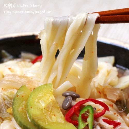 얼큰칼국수 이미지
