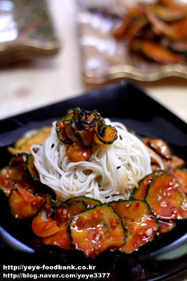 오이 비빔국수