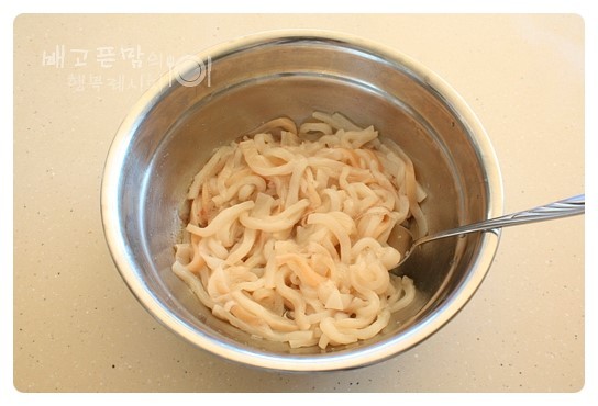 혼자보다 둘이 좋아!! 무말랭이 넣고 만든 오징어젓 | 인스티즈